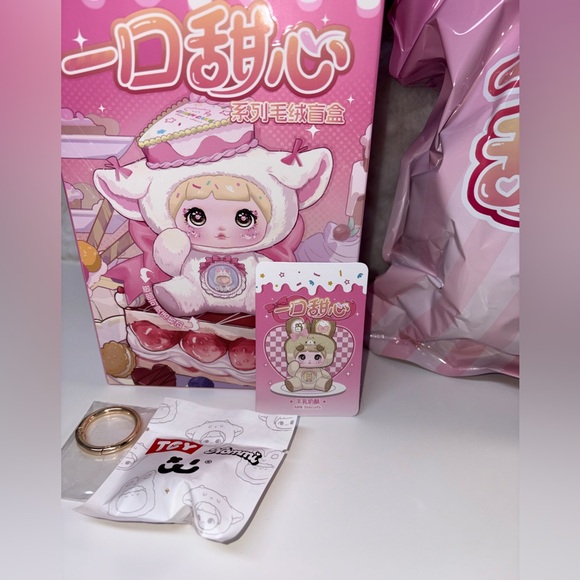 Nommi A Bite of Sweetheart Confirmed Milk Biscuits - Picture 2 of 4